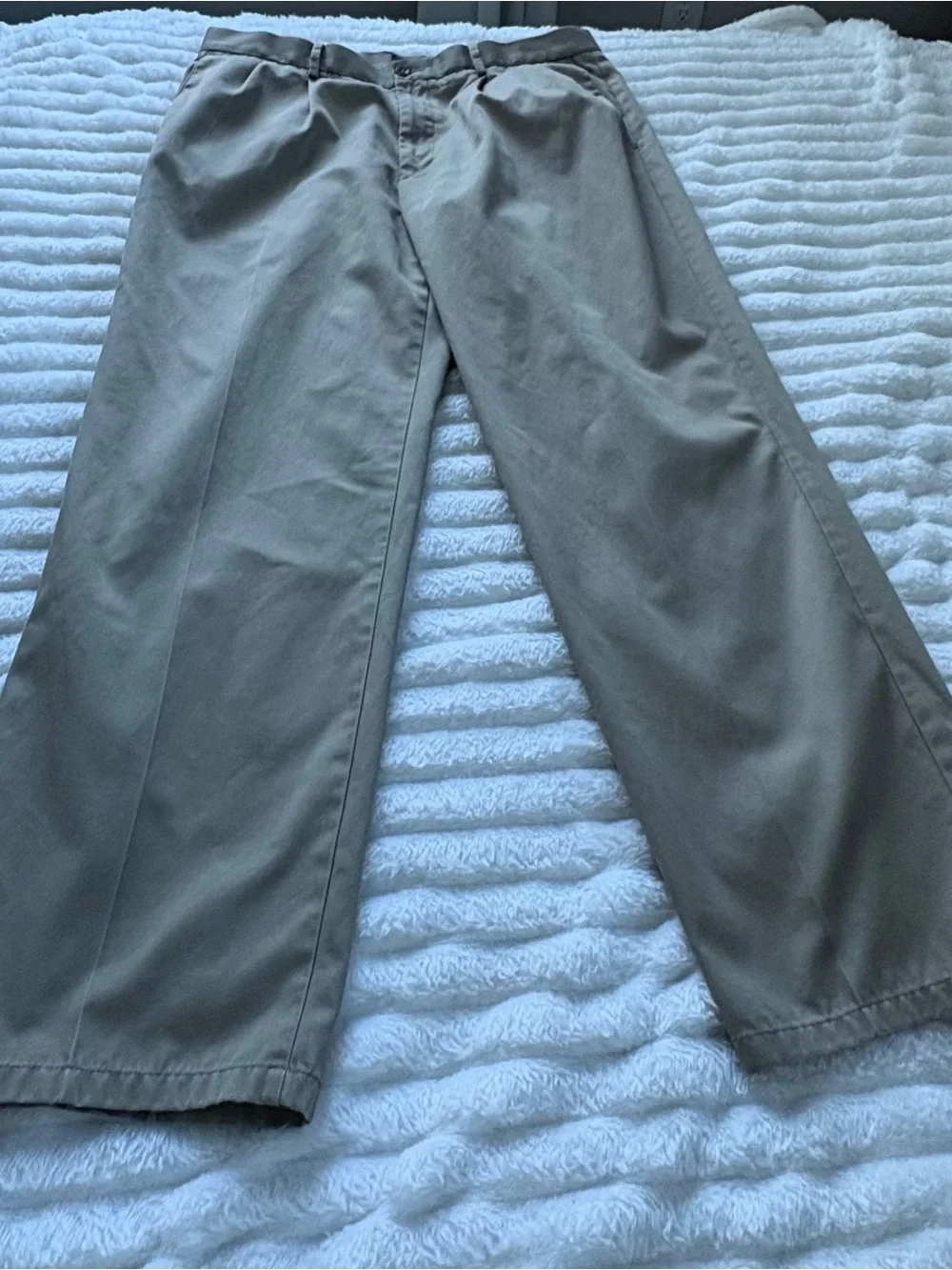 Dockers Signature Khaki Men’s 36x32 D3 Classic Fit Pleated Chino Pants Tan
